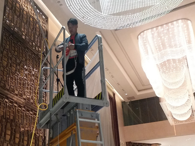 桂阳城领国际二期复式楼水晶灯清洗工程案例清洗选择家美保洁