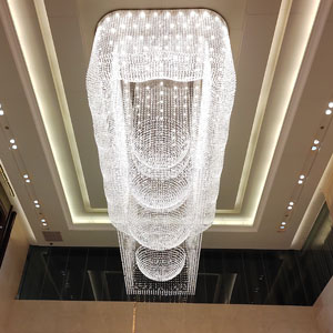郴州五星酒店大堂水晶灯清洗共4盏灯水晶灯是由湖南家美保洁服务有限公司清洗
